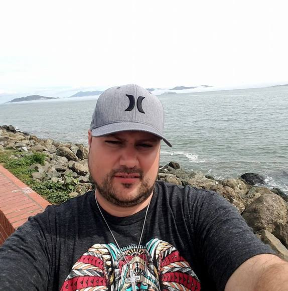 Profile Picture of David Froeber (@froeber27) on Poshmark