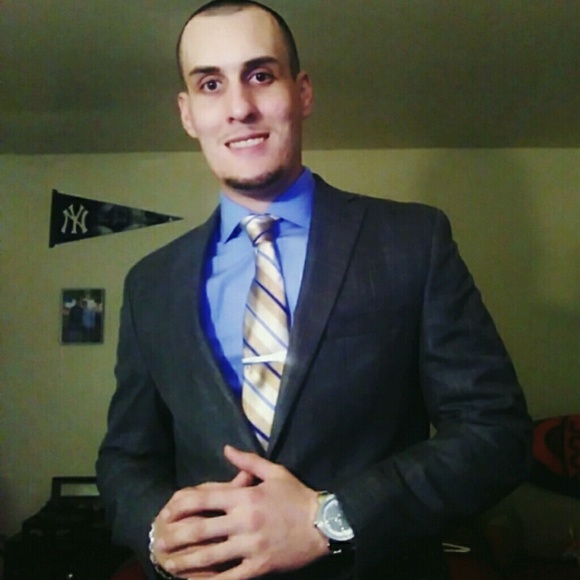 Aaron Deluca - Poshmark Profile Picture of Aaron Deluca (@ajd066764157) on Poshmark