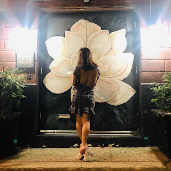 Profile Picture of Jade Wu (@jadejadewu) on Poshmark