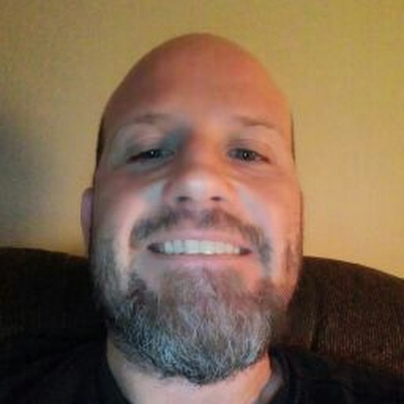 Profile Picture of Luke Grant (@lukegrant1978) on Poshmark