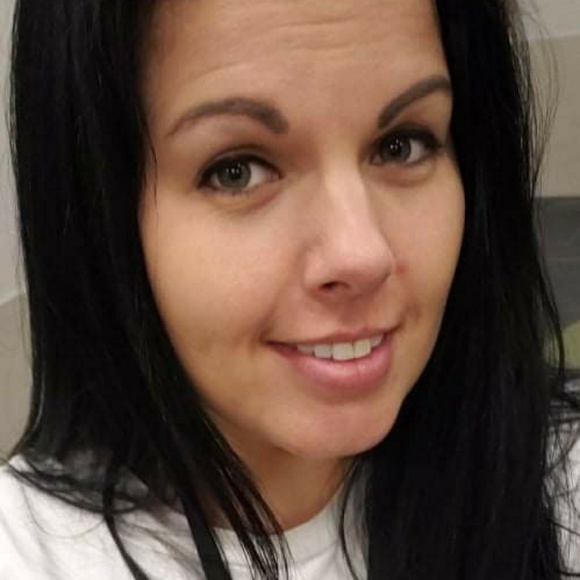 Tabitha Washek - Poshmark Profile Picture of Tabitha Washek (@tabbylea1988) on Poshmark