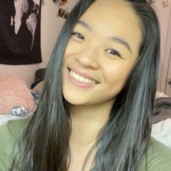 Profile Picture of Wendy Jiang (@wendyjiangg) on Poshmark