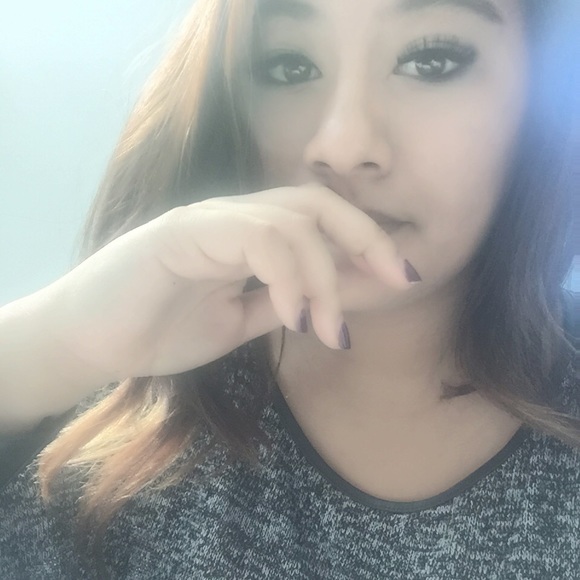 Profile Picture of Malonii Papalii (@mpapalii723) on Poshmark