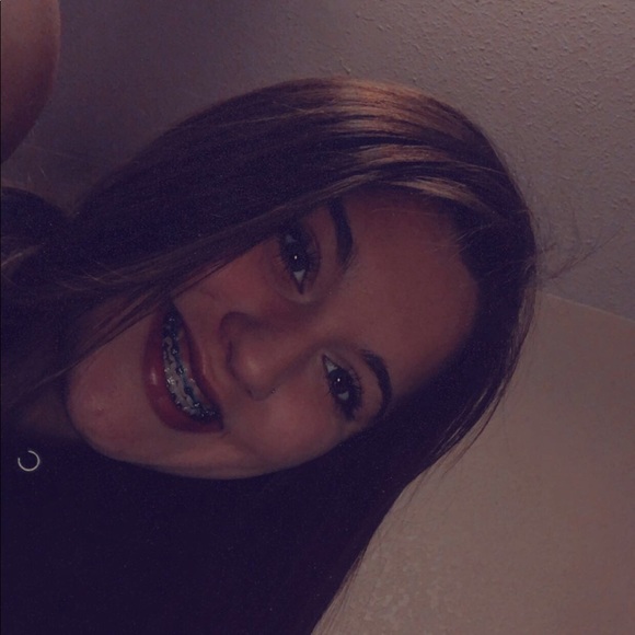Profile Picture of Ashley Condos (@ashley_condos) on Poshmark
