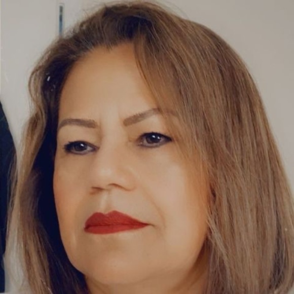 Profile Picture of Amelia Rojas (@arvamelia) on Poshmark