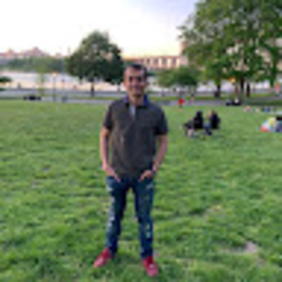 Profile Picture of Ahmed Badra (@ahmedbadra) on Poshmark
