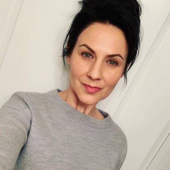 Tam Lee - Poshmark Profile Picture of Tam Lee (@tamaraleevan) on Poshmark