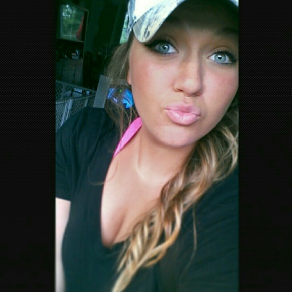 Profile Picture of Keahna Willard (@keahnawillard22) on Poshmark