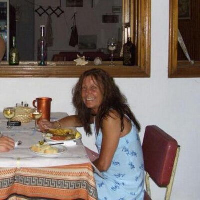 Profile Picture of Lynda Hackney (@LyndaUk8) on Twitter