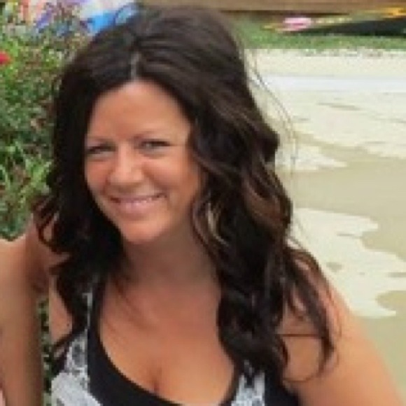 Profile Picture of Tricia Bailer (@tbailer) on Poshmark
