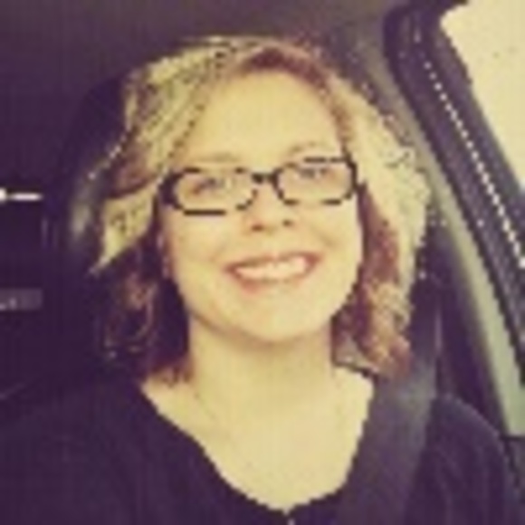 Profile Picture of Nikki Day (@nikkilea3) on Poshmark