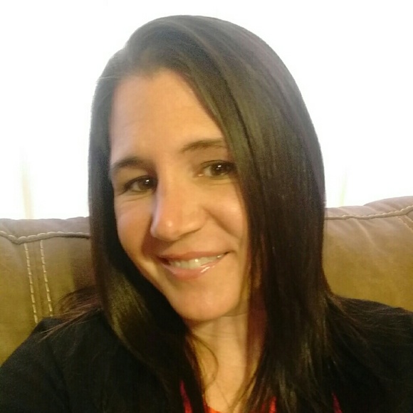 Profile Picture of Jessica Meek (@jessicameek77) on Poshmark