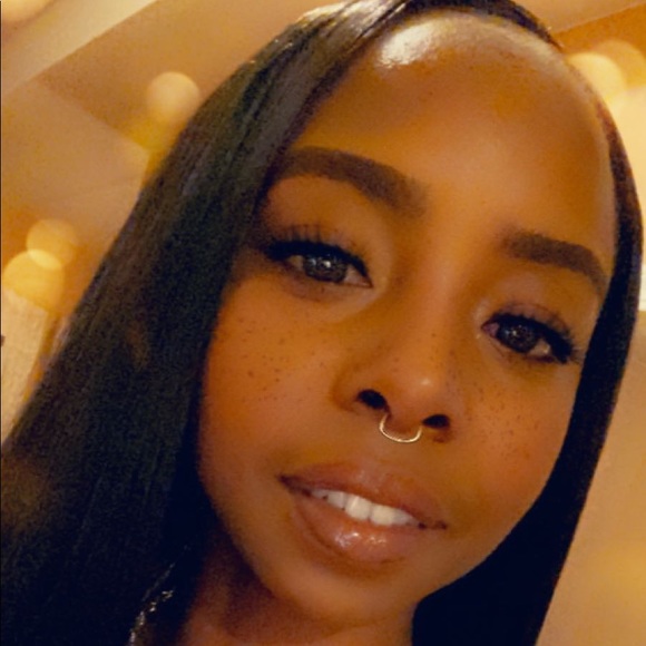 Profile Picture of Shanice Bailey (@shanice3708) on Poshmark