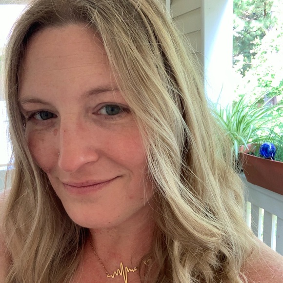 Profile Picture of Janice Copper (@janicecopper) on Poshmark