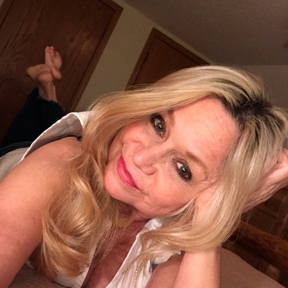 Profile Picture of Teri Fox (@foxteri) on Poshmark