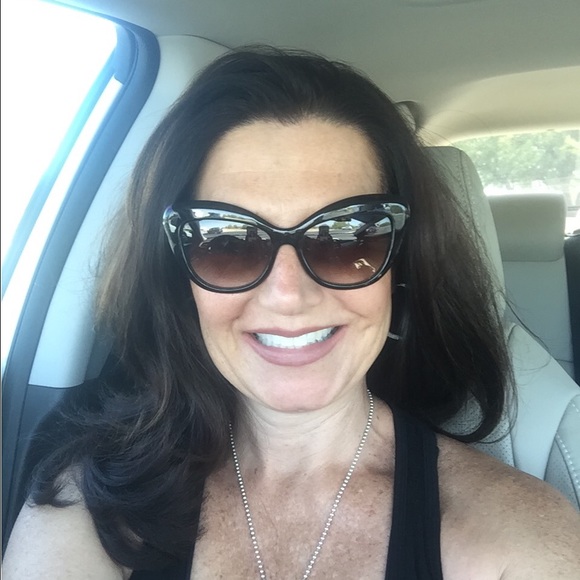 Profile Picture of Roxanne Shear (@ricknroxy) on Poshmark