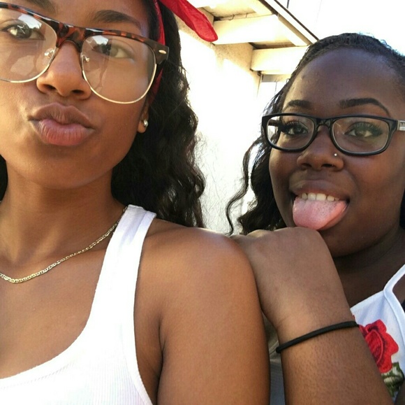 Profile Picture of Chardonnay Veling (@chardonnaylv) on Poshmark