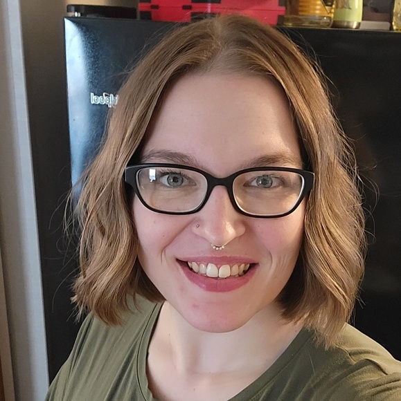Profile Picture of Amber Straits (@straitsamber) on Poshmark
