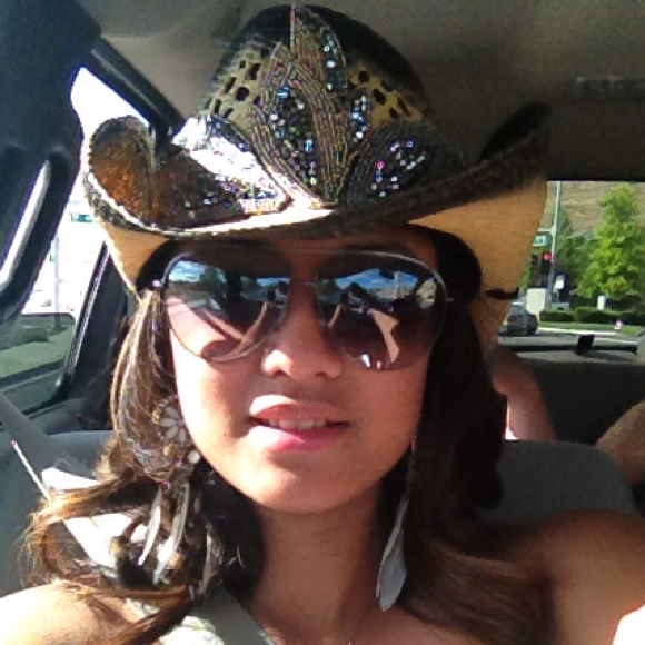Profile Picture of Nina Hidalgo (@nina_hidalgo) on Poshmark