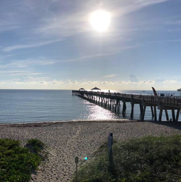 Profile Picture of Lisa Dering (@lcdering) on Poshmark