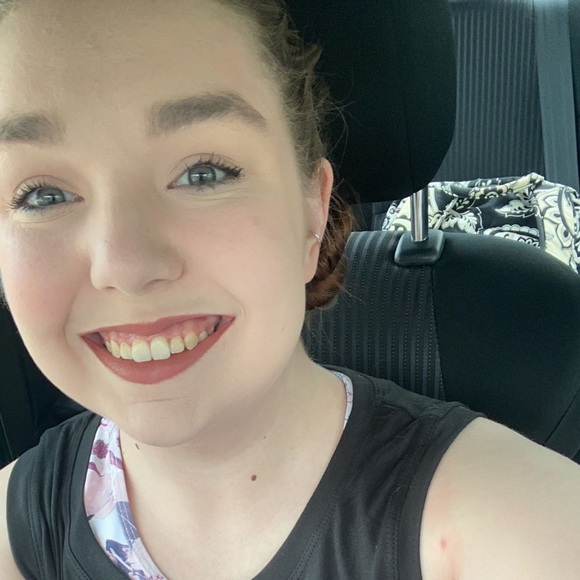 Profile Picture of Lisa Jones (@lisaanne2798) on Poshmark