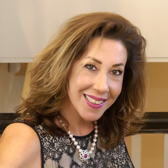 Profile Picture of Veronica Roselle (@vmr65) on Poshmark