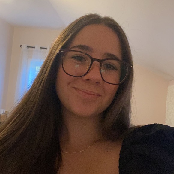 Profile Picture of Ava Albino (@avanoel1384) on Poshmark
