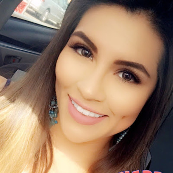 Profile Picture of Lorena Longoria (@lorenalongor675) on Poshmark