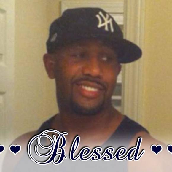 Profile Picture of Robert Steele (@robstee) on Poshmark