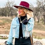 Profile Picture of Traci (@happilyhebert) on Instagram