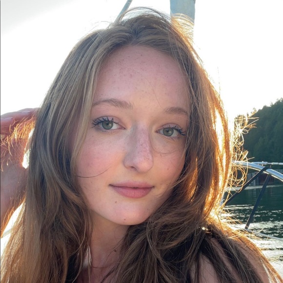 Profile Picture of Paige Hovermale (@paigeh602) on Poshmark