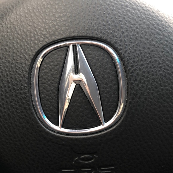 Profile Picture of Daniel Arias (@adrieljesus) on Poshmark