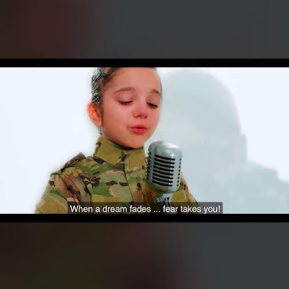 Profile Picture of Vika Takitaki (@vtakitakitwinz1) on Poshmark