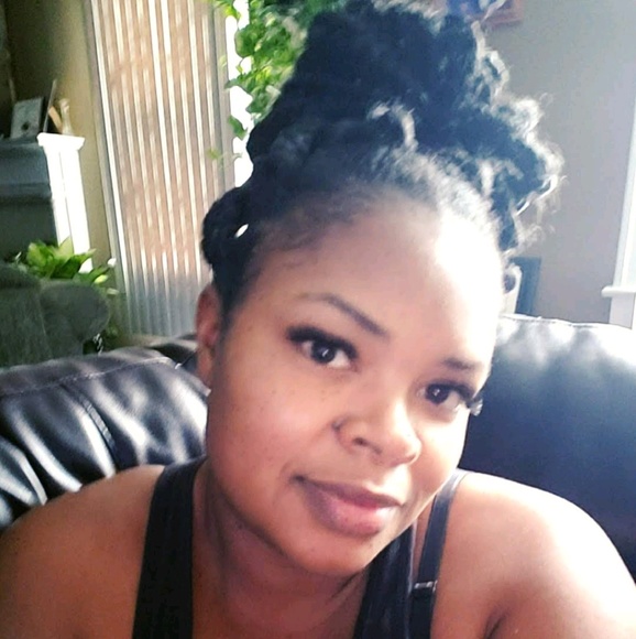 Profile Picture of Latonya Williams (@latonyaw605) on Poshmark