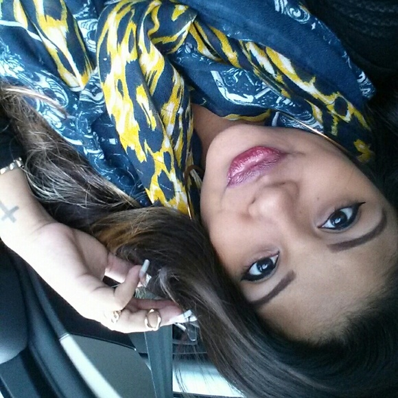 Morgan Lara - Poshmark Profile Picture of Morgan Lara (@moe_elara) on Poshmark