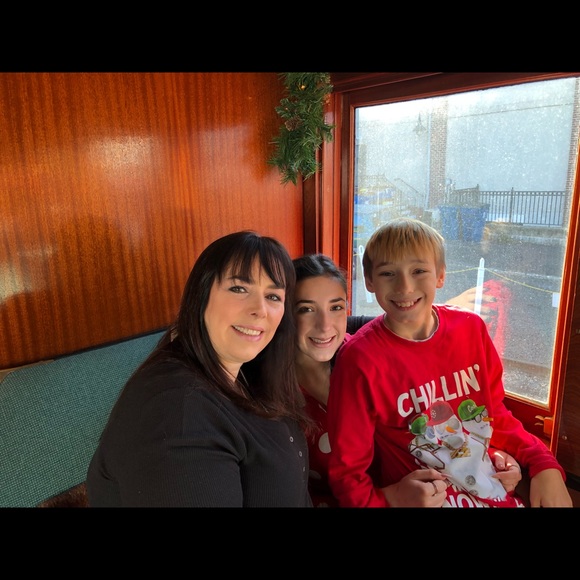 Profile Picture of Regina Ardizone (@magsal123) on Poshmark