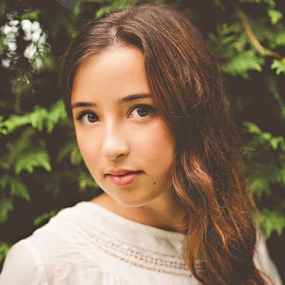 Profile Picture of Hannah Aronson (@haar1690) on Poshmark