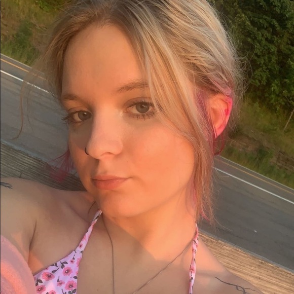 Profile Picture of Jacqueline Woolson (@jwoolson) on Poshmark