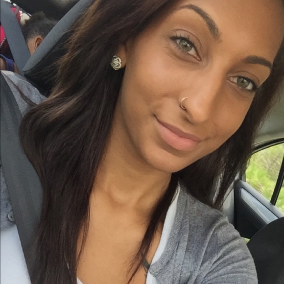 Profile Picture of Cass Shafman (@cassandraaajoy) on Poshmark