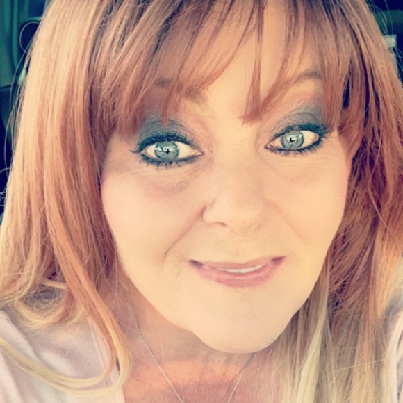 Profile Picture of Jamie Dillon (@jamiedillon43) on Poshmark