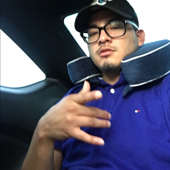 Profile Picture of Cesar Cubas (@cesarc41093) on Poshmark