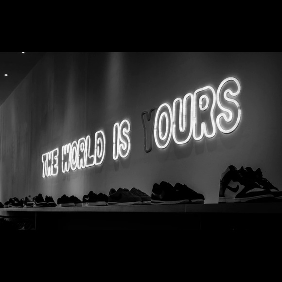 Profile Picture of Aaron Castro (@acastrox) on Poshmark