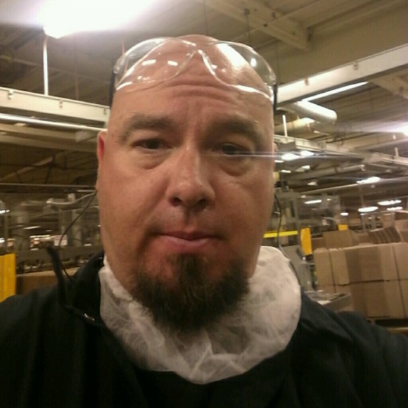 Profile Picture of Michael Stowe (@mstowe74) on Poshmark