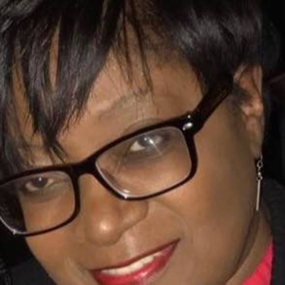 Profile Picture of Vivian Joyner (@vivian_joyner) on Poshmark