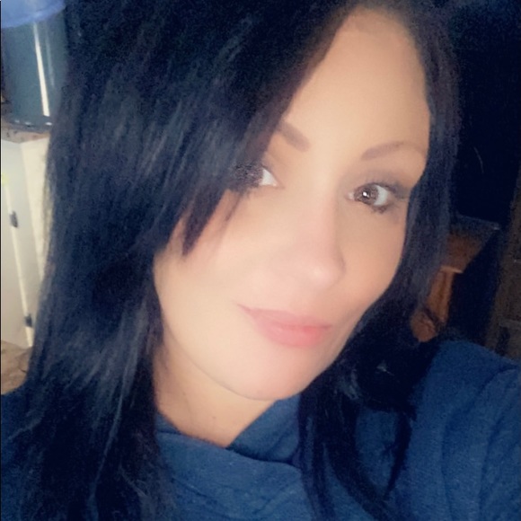 Profile Picture of Danielle Dallimore (@ddallimore) on Poshmark