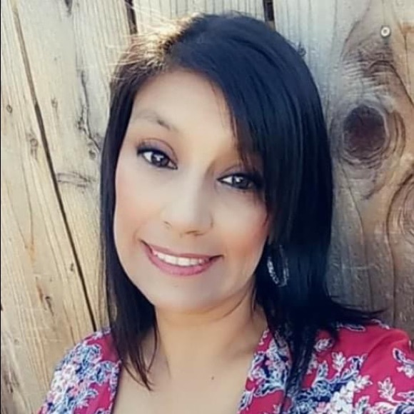 Profile Picture of Glinda Chasco (@chascogm) on Poshmark