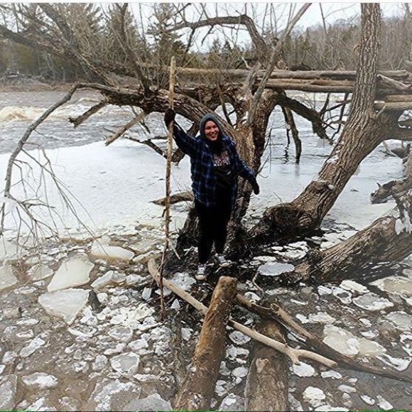 Profile Picture of Honna Hendrickson (@honna21) on Poshmark