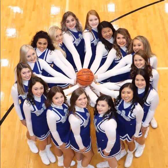 Profile Picture of Mackenzie James (@kenziejames28) on Poshmark