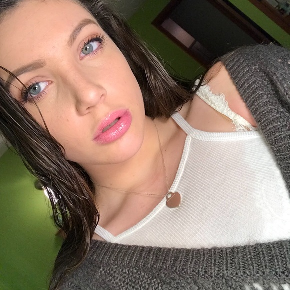 Profile Picture of Joy genevieve Mastrocola (@genevievem26) on Poshmark