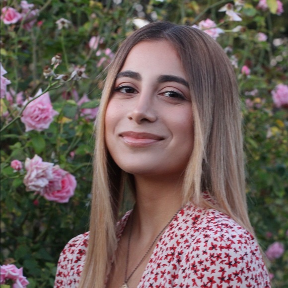 Profile Picture of Yasmin Nowzad (@yasminnowzad) on Poshmark